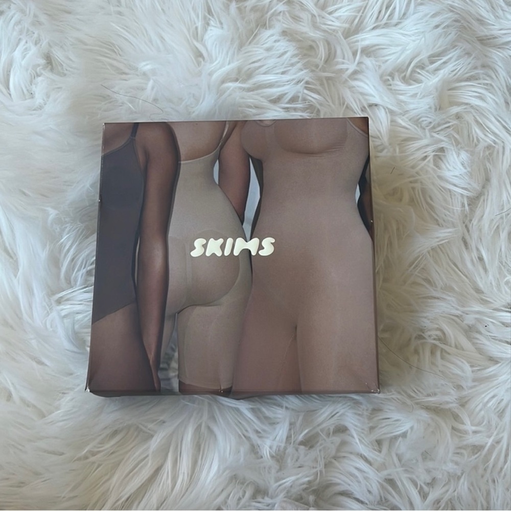 Viral Skims Bodysuit!! Never worn